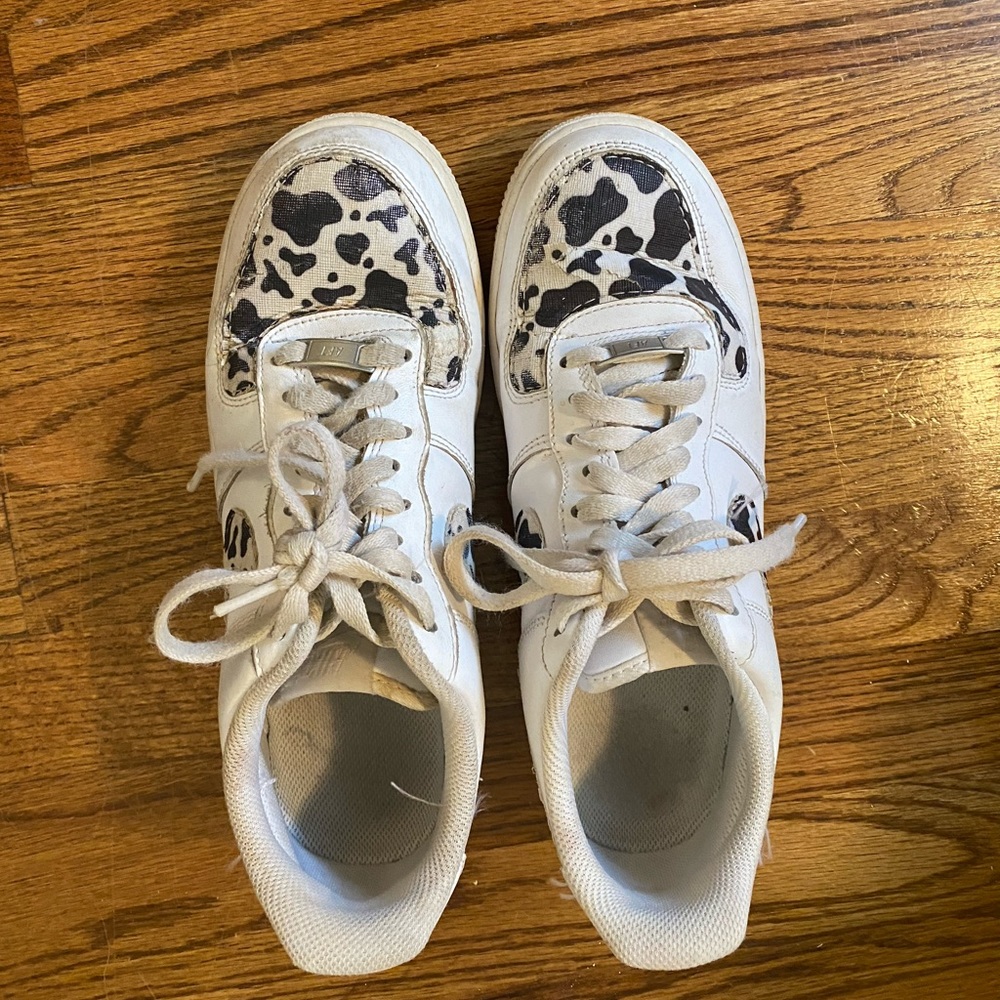 Custom cow print air forces. Very rare and very cute! Size 9-9 1/2.